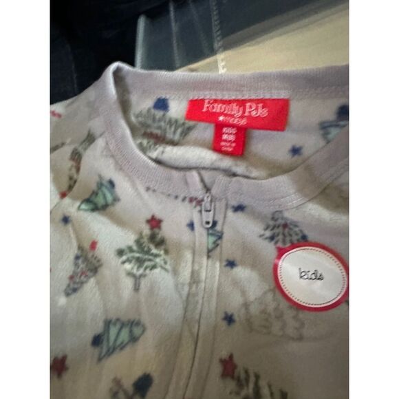 Macy’s Family Pajamas Sleepsuit Festive Trees 4-5 & 8 kids - Picture 2 of 5